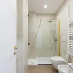 Golden House - 1bdr Apt, 10min To Center-100mt Metroa - 2-4 Pax - A-c