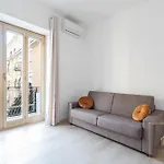 Lägenhet Golden House - 1bdr Apt, 10min To Center-100mt Metroa - 2-4 Pax - A-c *